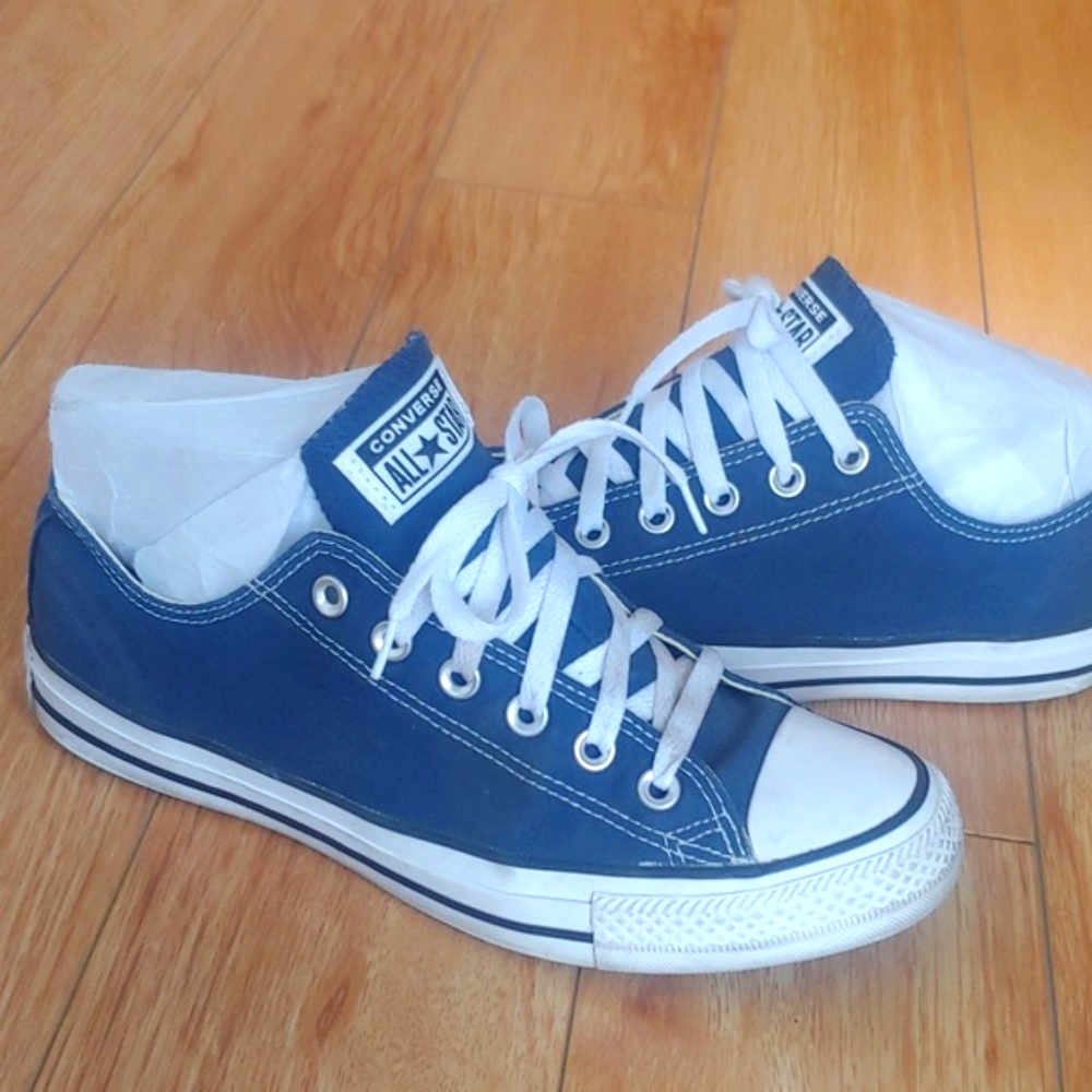 Women's Chuck Taylor All Star Converse in Navy, Low Top, Size 9
